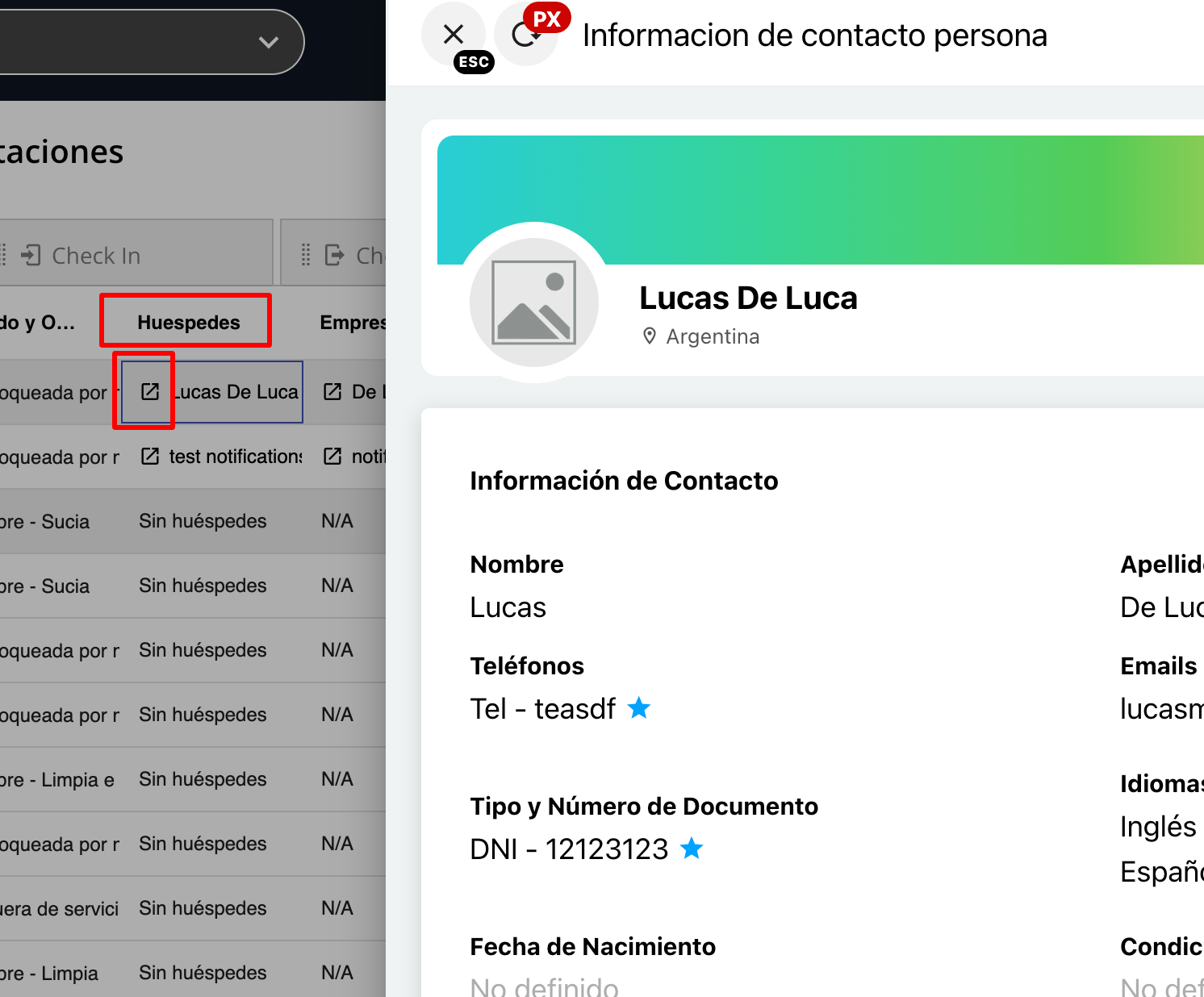 Detalle de la aplicación Estado de Habitaciones donde se señala el nombre del huésped para acceder a su tarjeta